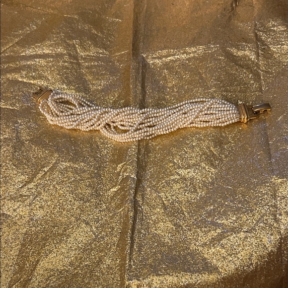 Elegant Pearl and Gold Braided Bracelet - Picture 4 of 9